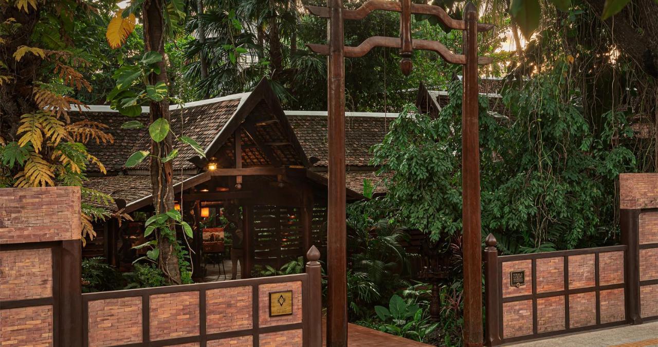 סיאם ריפ Angkor Village Hotel - Small Luxury Hotels Of The World מראה חיצוני תמונה Entrance to a traditional Thai house