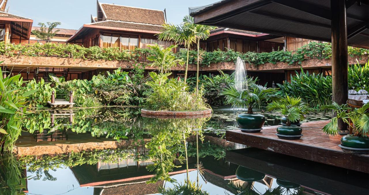 סיאם ריפ Angkor Village Hotel - Small Luxury Hotels Of The World מראה חיצוני תמונה The resort's main building