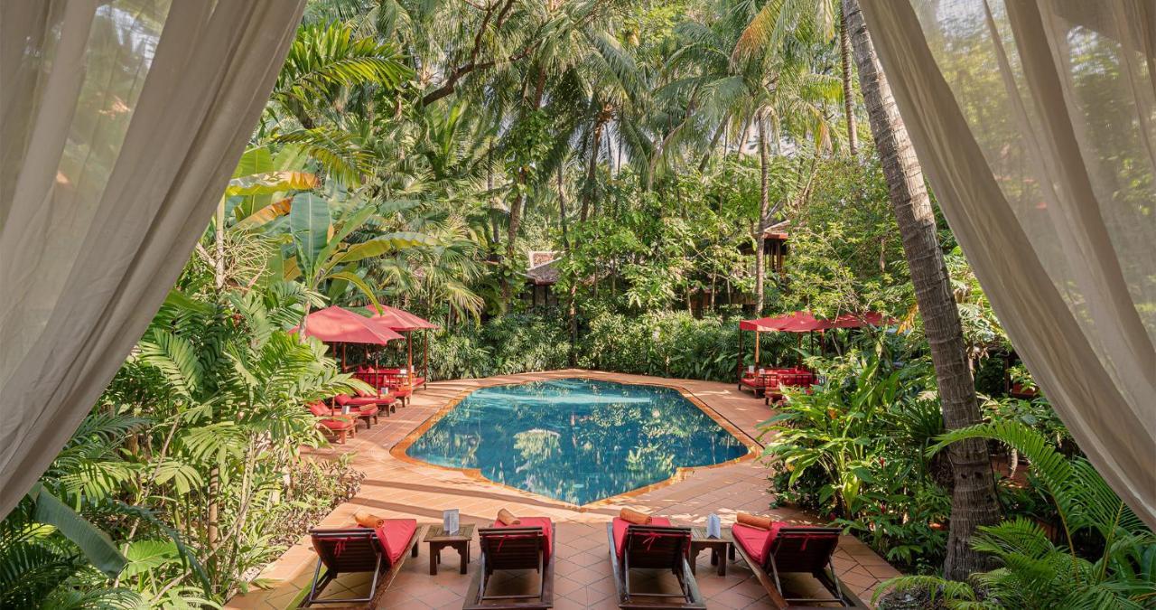 סיאם ריפ Angkor Village Hotel - Small Luxury Hotels Of The World מראה חיצוני תמונה The pool at the hotel
